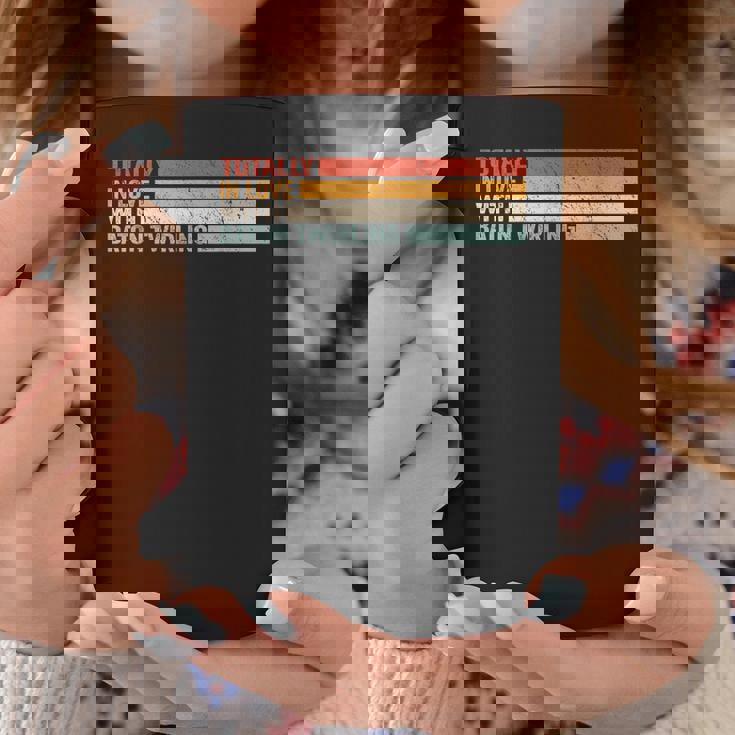 バトントワリングのレトロなバトントワーラーに完全に恋をしています。 コーヒーマグ 面白い贈り物