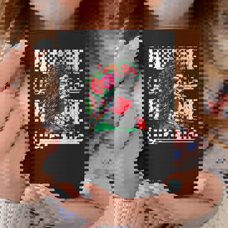 パレスチナのバンダナを持つパレスチナの少女 パレスチナ人 コーヒーマグ 面白い贈り物