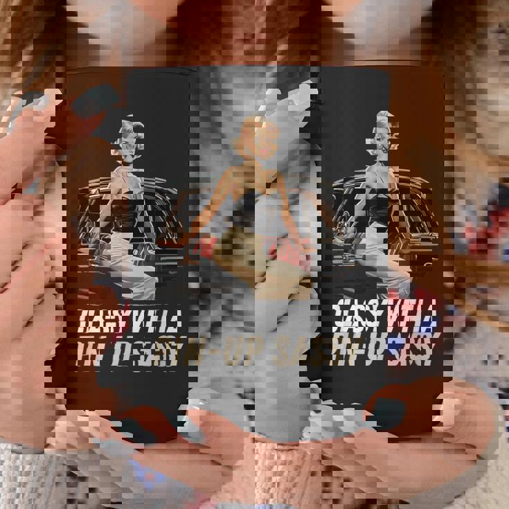 ピンナップガール クラシック オールドカー クラッシー ピンナップ生意気付き コーヒーマグ 面白い贈り物