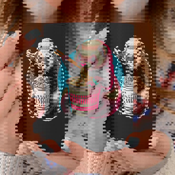 フェレットの飼い主かわいいカワイイアニメフェレットがラーメン丼シャツを食べる コーヒーマグ 面白い贈り物