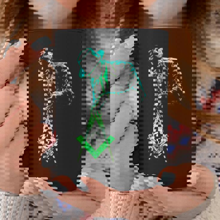 フリーメイソンをテーマにしたフリーメイソンがツールを運びます」S&C コーヒーマグ 面白い贈り物