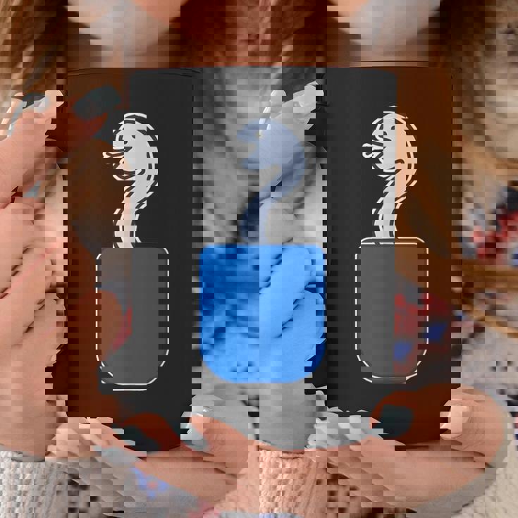 ヘビ 蛇（巳年）《いん ざ ポケット》ワンポイント 胸【どうぶつ フレンズ】動物 ポップ かわいい イラスト コーヒーマグ 面白い贈り物