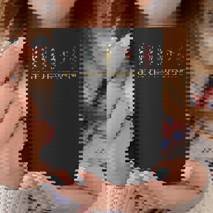 ヘ音記号を ミュージシャン Be Different コーヒーマグ 面白い贈り物
