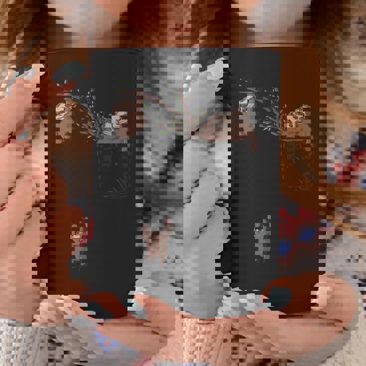 ポケットで遊ぶかわいいナマケモノの家族 コーヒーマグ 面白い贈り物