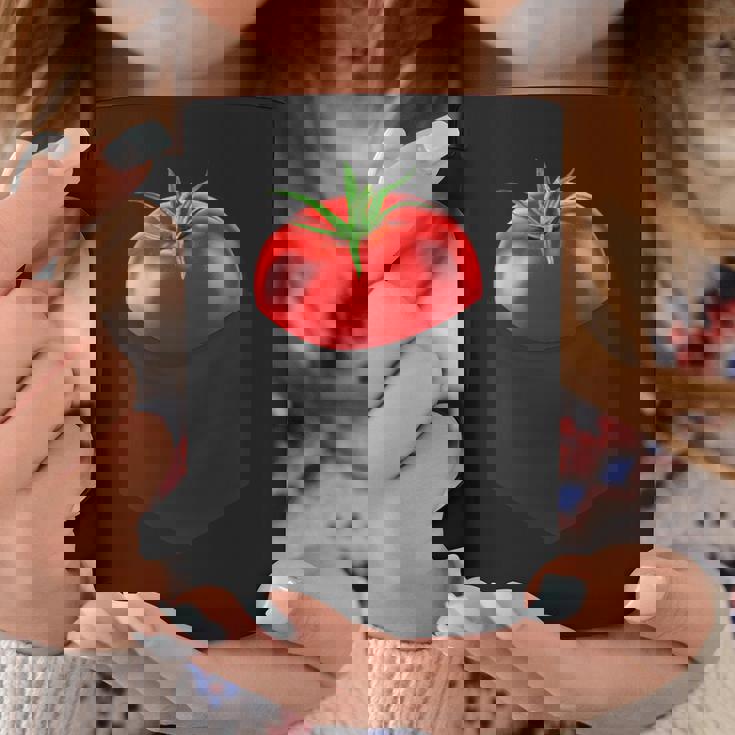 ポケットに入ったトマト、胸に面白いトマト。 コーヒーマグ 面白い贈り物