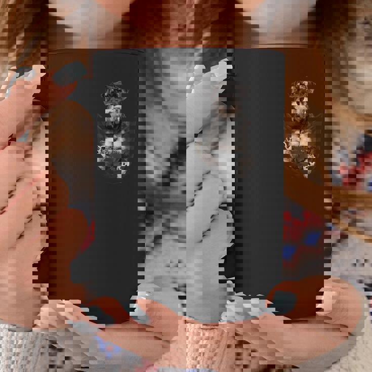 ポケットに入った面白いミニチュアシュナウザー。恋人たちに。 コーヒーマグ 面白い贈り物