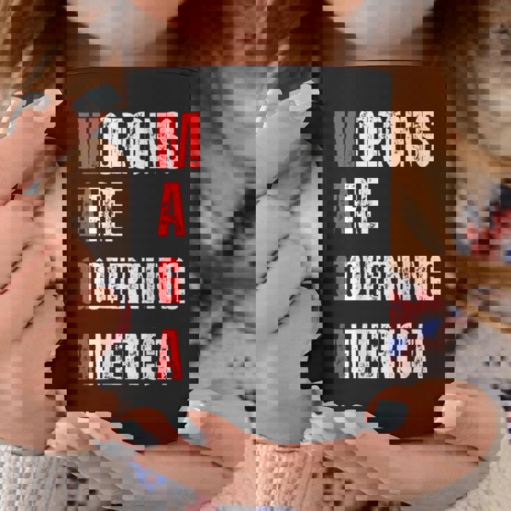 モロンはアメリカを支配している政治的ユーモアの自由のスピーチ コーヒーマグ 面白い贈り物