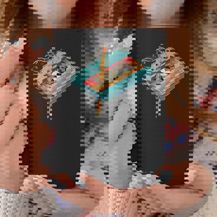 レトロ カセット テープ ペンシル 80 年代 90 年代の音楽ミックステープの振り返り コーヒーマグ 面白い贈り物