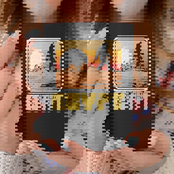 レトロ ビッグフット & ピラミッド エジプト サスカッチ グラフィック コーヒーマグ 面白い贈り物