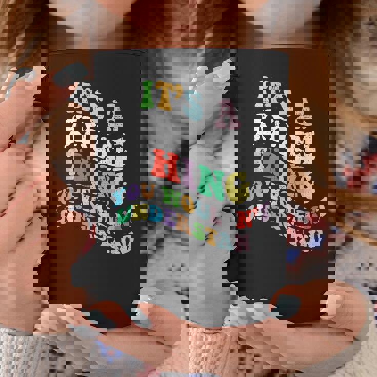 レトロでグルーヴィーなのはカイリーが理解できないもの コーヒーマグ 面白い贈り物