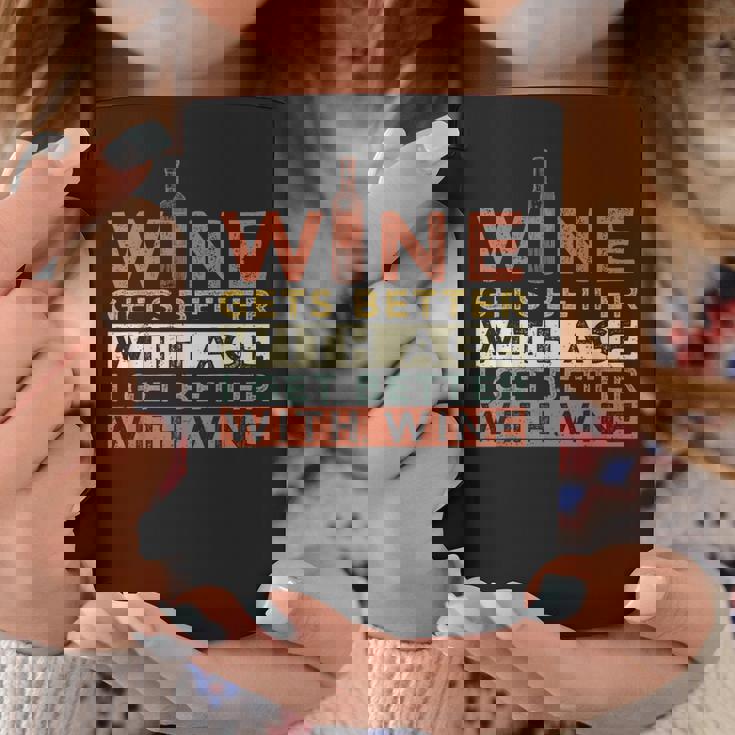 ワインは年を重ねるごとに良くなる私はワインと共に良くなる コーヒーマグ 面白い贈り物