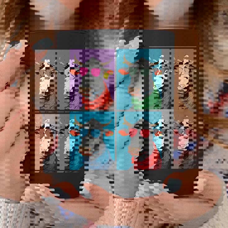 不機嫌そうな牛、エッジの効いた牛のグラフィックデザイン 牛好き向け コーヒーマグ 面白い贈り物