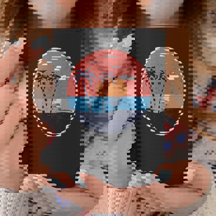 夏のビーチパームグラフィックポケットパッチバッジアイコンミニマリスト。 コーヒーマグ 面白い贈り物