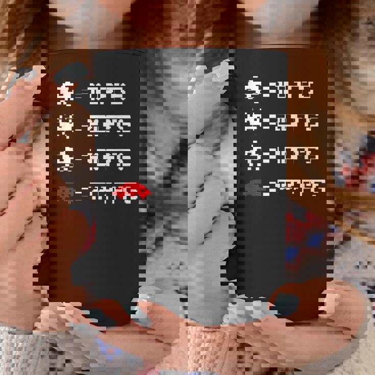 宇宙からのレトロなエイリアンインベーダー 80年代8ビットビデオゲームシャツ コーヒーマグ 面白い贈り物