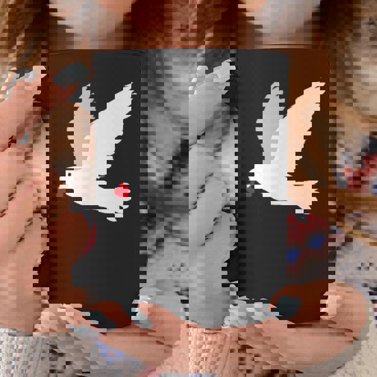 平和への愛を込めた白い鳩 コーヒーマグ 面白い贈り物