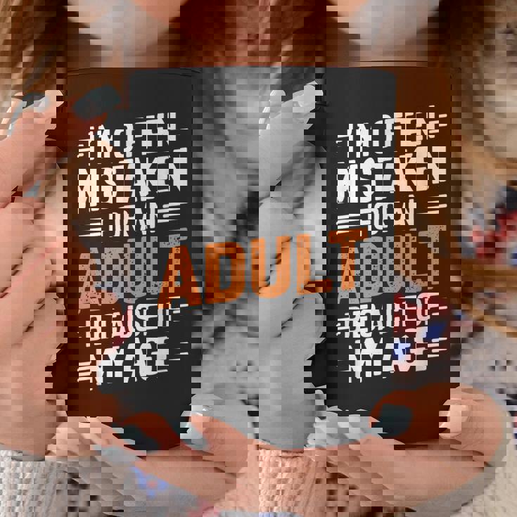 年齢のせいでよく大人と間違われる コーヒーマグ 面白い贈り物