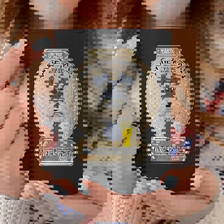 幸せはビールを持った老人にある ミニチュア・シュナウザー コーヒーマグ 面白い贈り物