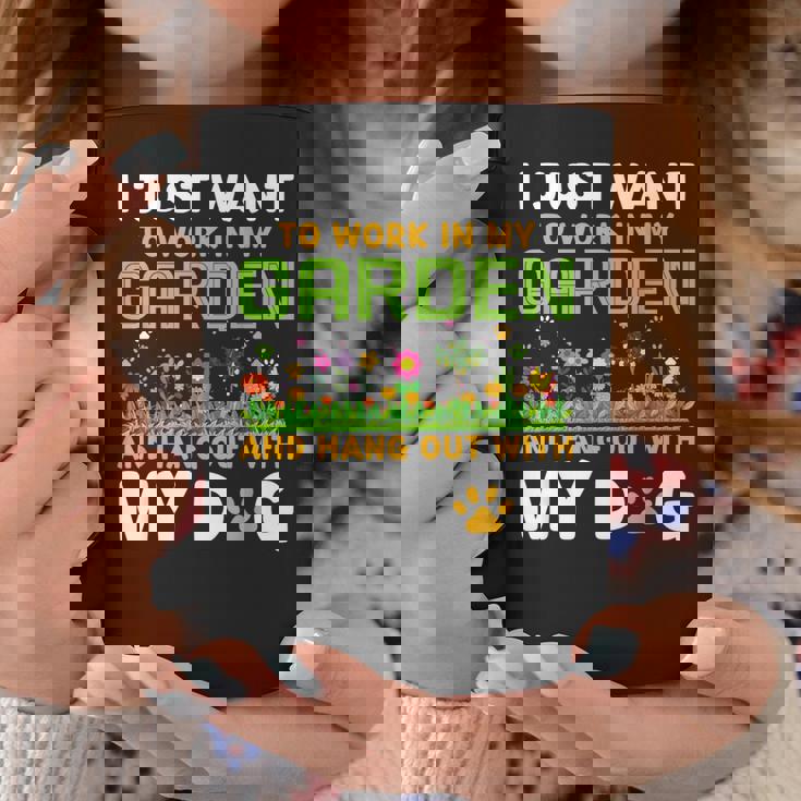 庭で働いて犬とたむろしたい コーヒーマグ 面白い贈り物