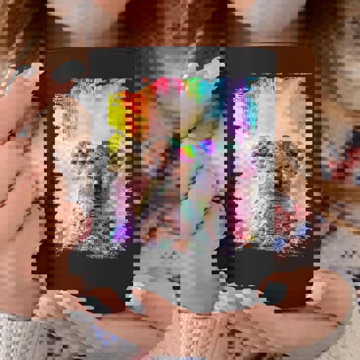 愛のハートのメガネをかけているレインボーコアラ コーヒーマグ 面白い贈り物
