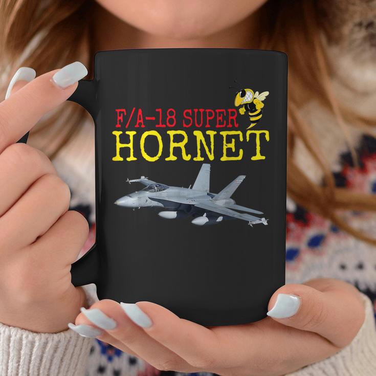 愛国的なアメリカ海軍「FA-18 スーパーホーネット」 In Action。 コーヒーマグ 面白い贈り物