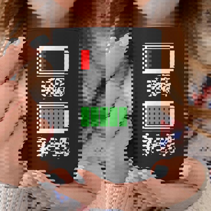 母 妊婦 面白いtシャツ 妻 電池切れ 妊婦さん メンズ おもしろ 面白い 服 オリジナル グッズ 文字tシャツ ネタ コーヒーマグ 面白い贈り物