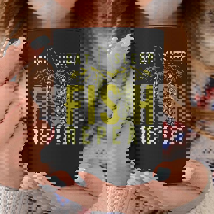 漁師のために睡眠魚を繰り返し面白い引用を食べる コーヒーマグ 面白い贈り物