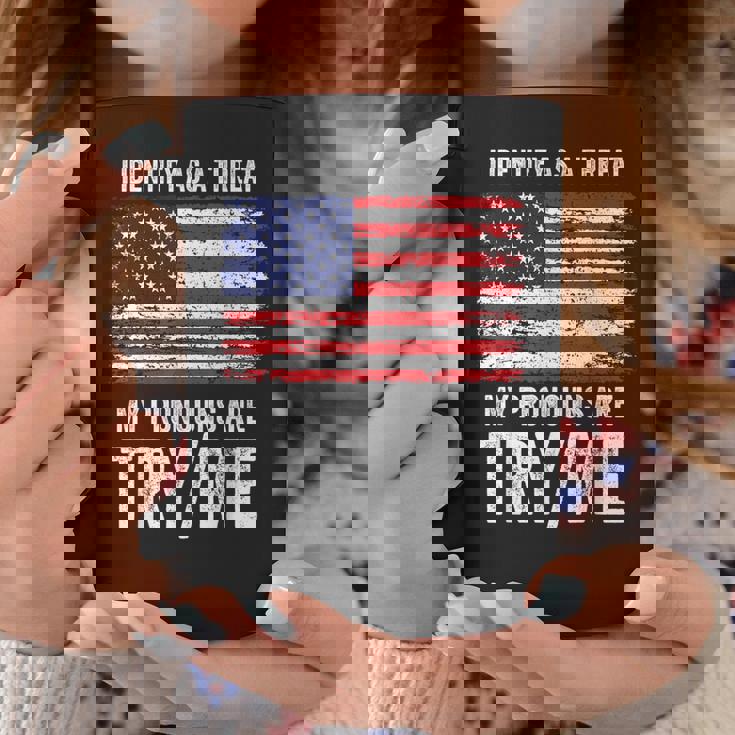 私が脅威だと判断した私の代名詞を試してみる私 コーヒーマグ 面白い贈り物