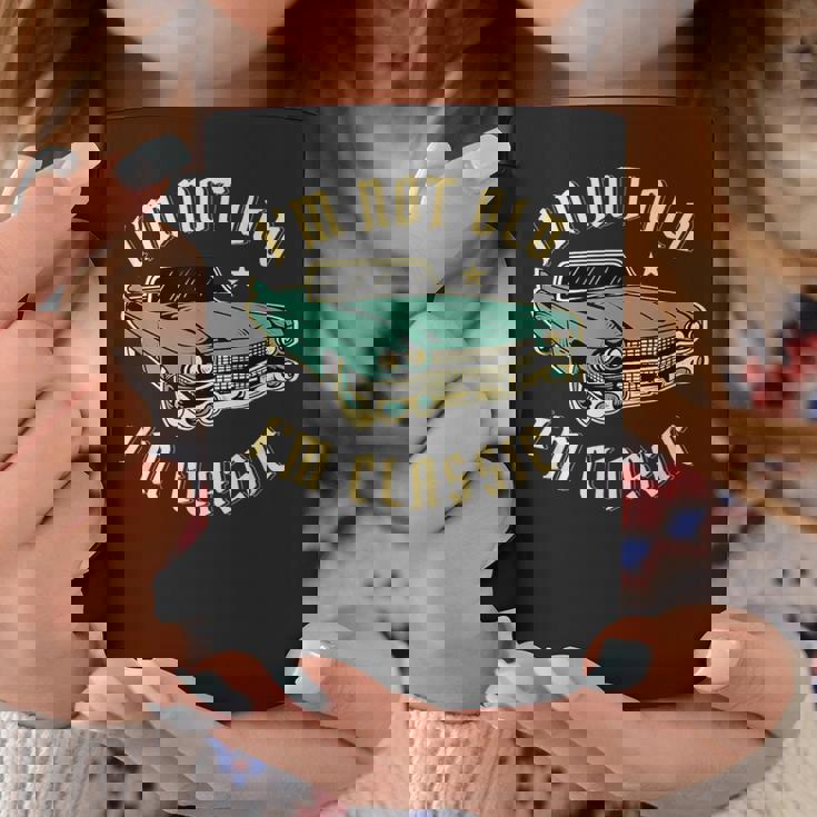 私は年をとっていない私はクラシックで面白い車のデザインです コーヒーマグ 面白い贈り物