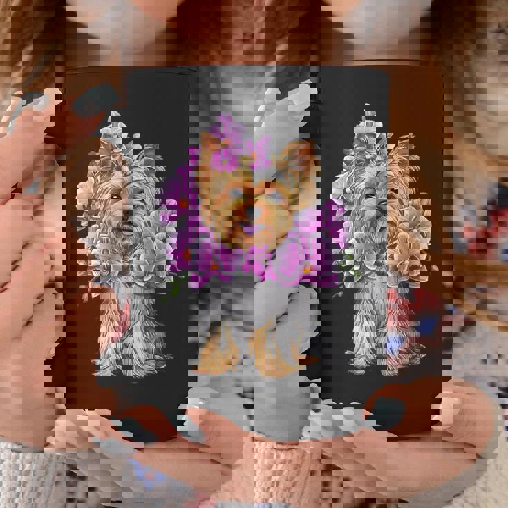 花を持つヨークシャー テリア コーヒーマグ 面白い贈り物