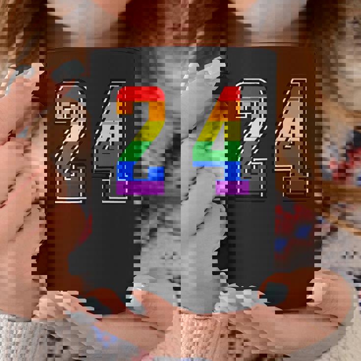 虹 24チーム短期大学スポーツレインボーカラー番号制ユニフォーム コーヒーマグ 面白い贈り物