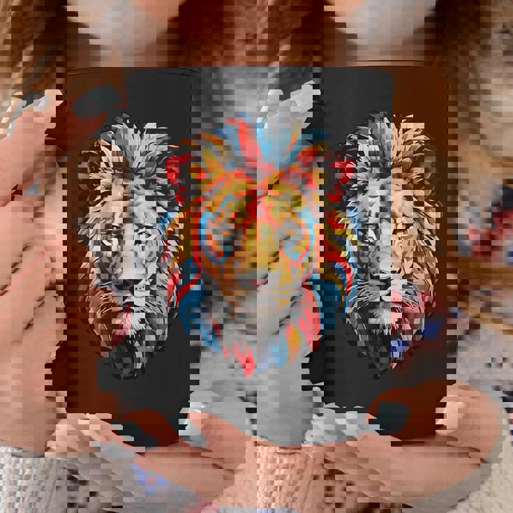 雄大なライオンヘッド 赤、黄、青の芸術的なたてがみ コーヒーマグ 面白い贈り物