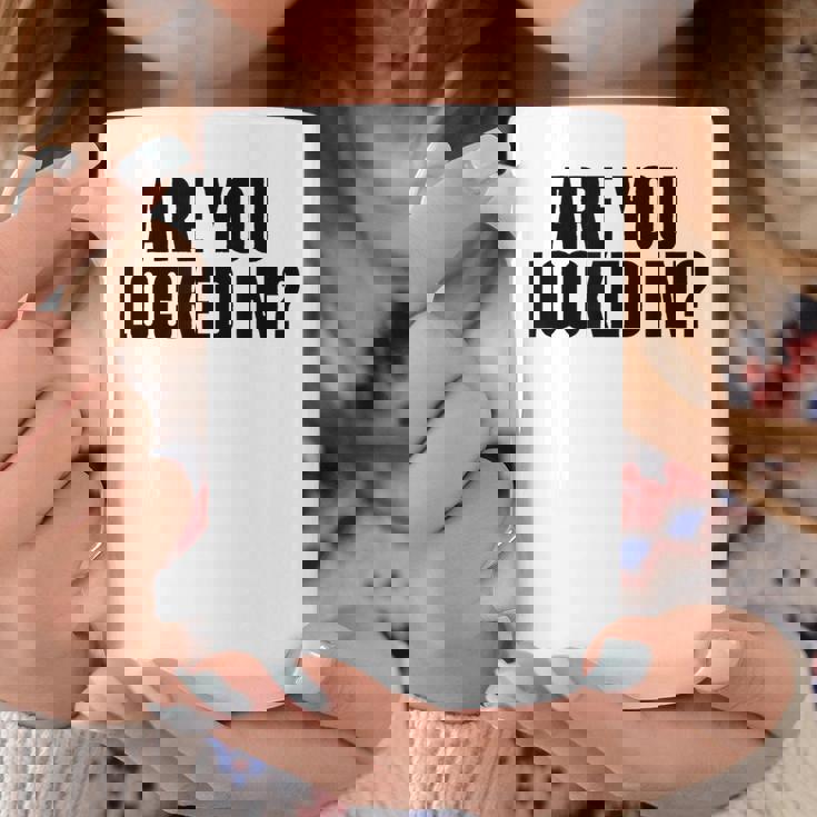 Are You Locked In モチベーションを高めるオールキャップブラックテキストデザイン コーヒーマグ 面白い贈り物