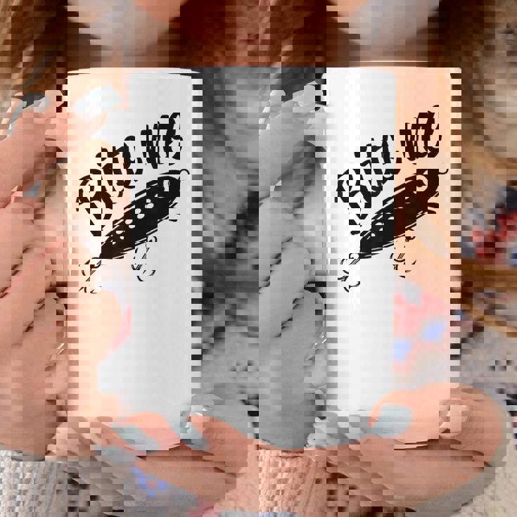 Bite Me 面白いフィッシャーマンフィッシングルアー コーヒーマグ 面白い贈り物