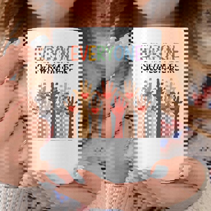 Everyone Is Welcome Here アイダホ 教師 男性 女性 キッズ コーヒーマグ 面白い贈り物