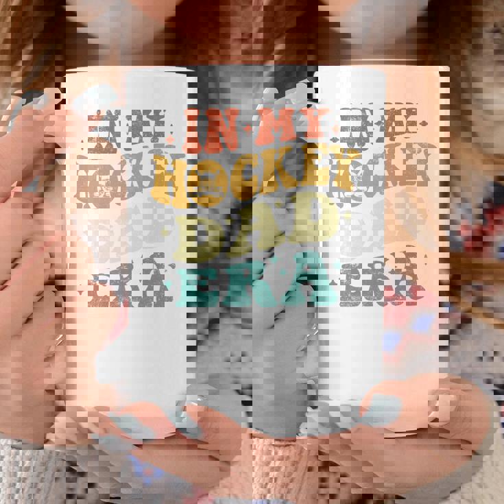 In My Hockey Dad Era ファニーホッケーお父さん ヴィンテージ 父の日 長袖tシャツ コーヒーマグ 面白い贈り物