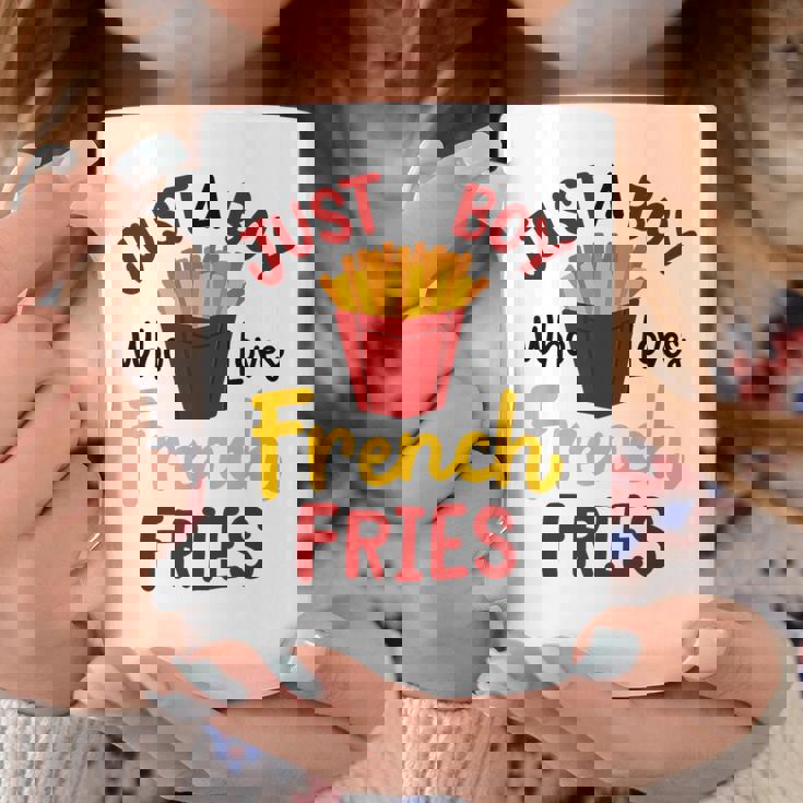 Just A Boy Who Loves French Fries フライドポテト じゃがいも ヴィーガン コーヒーマグ 面白い贈り物