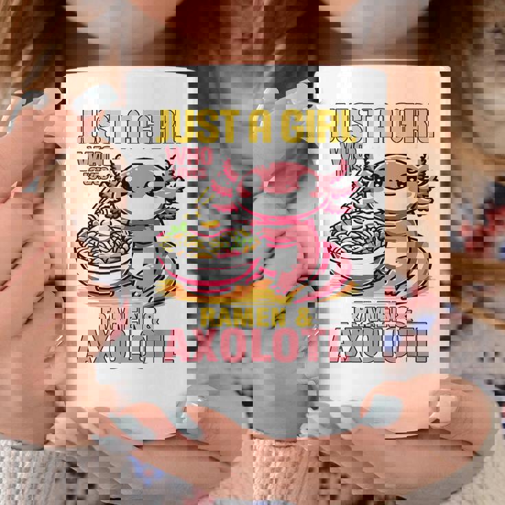 Just A Girl Who Loves Ramen And Axolotl Pink Kawaii Axolotl コーヒーマグ 面白い贈り物