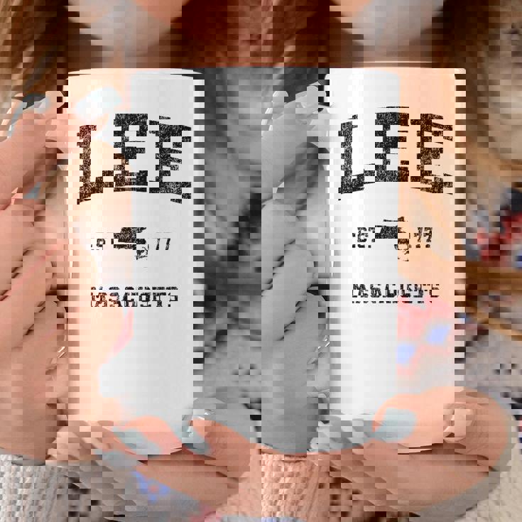 Lee Massachusetts Ma ビンテージ スポーツ デザイン ブラックプリント コーヒーマグ 面白い贈り物