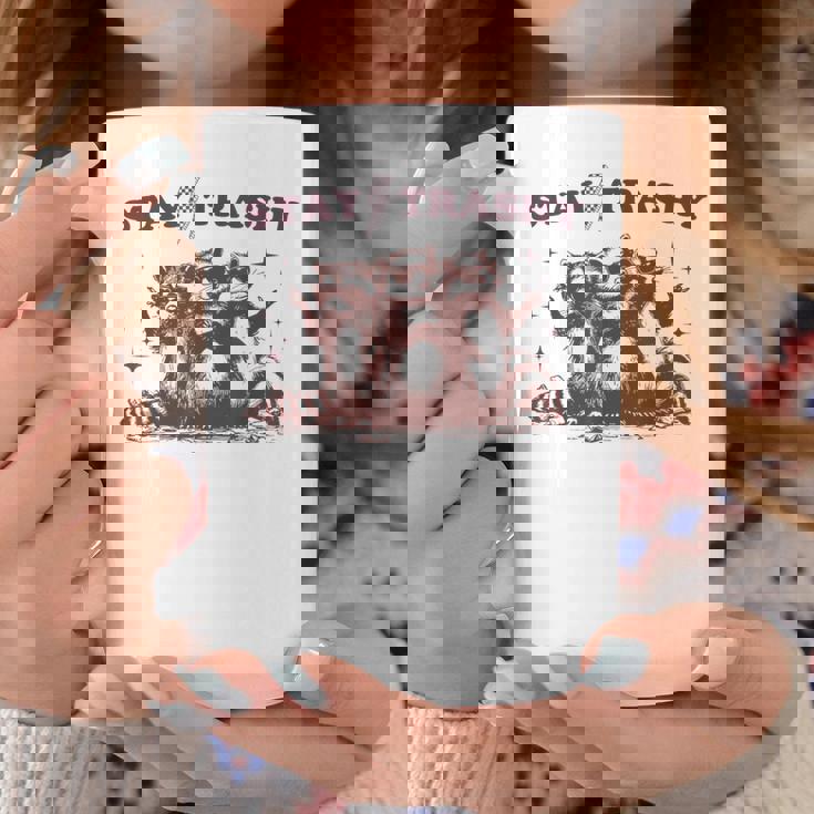 Stay Trashy Raccoon Opossum コーヒーマグ 面白い贈り物