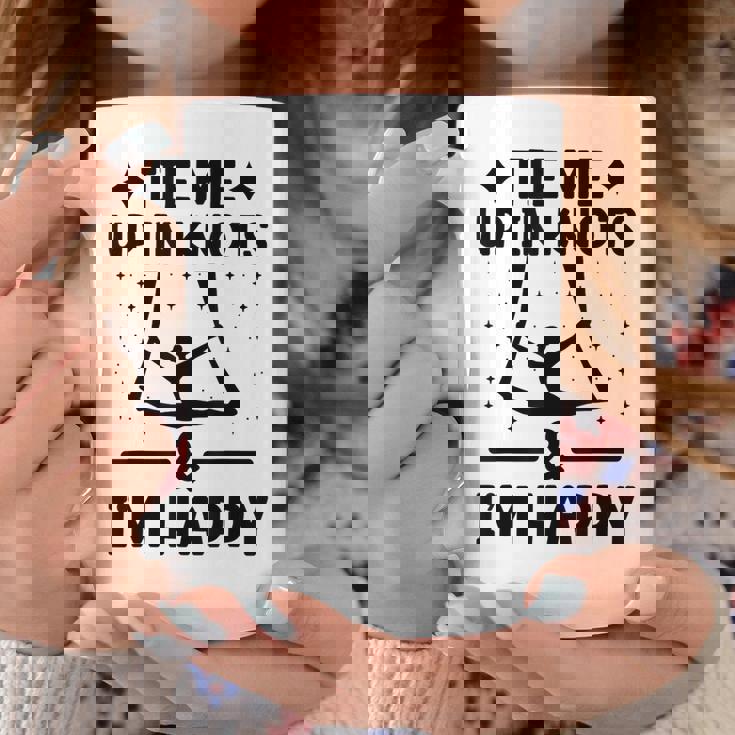 Tie Me Up In Knots & I'm Happy エアリアル ヨガ 体操選手 エアリスト コーヒーマグ 面白い贈り物