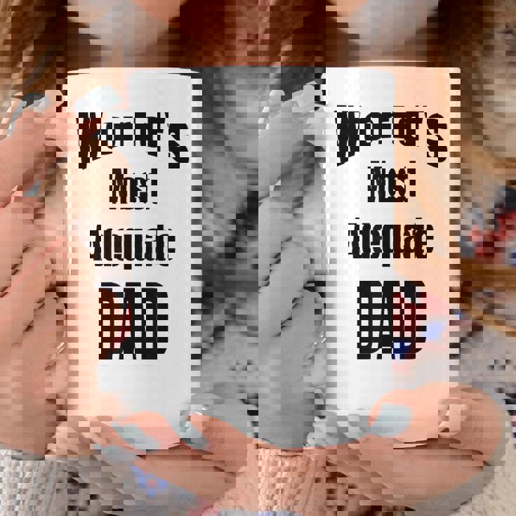World's Most Adequate Dad はポップへの面白いギフトになります。 コーヒーマグ 面白い贈り物