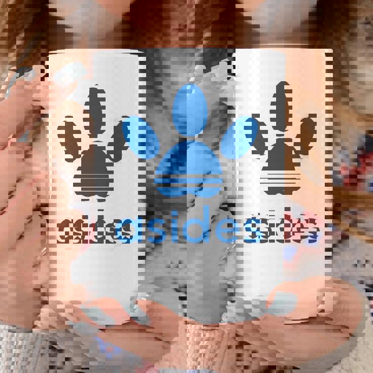 【バックプリント・背中側】Asides アシデス 足です。肉球です。【変なtシャツ屋】スポーツ ブランド パロディ 面白 コーヒーマグ 面白い贈り物