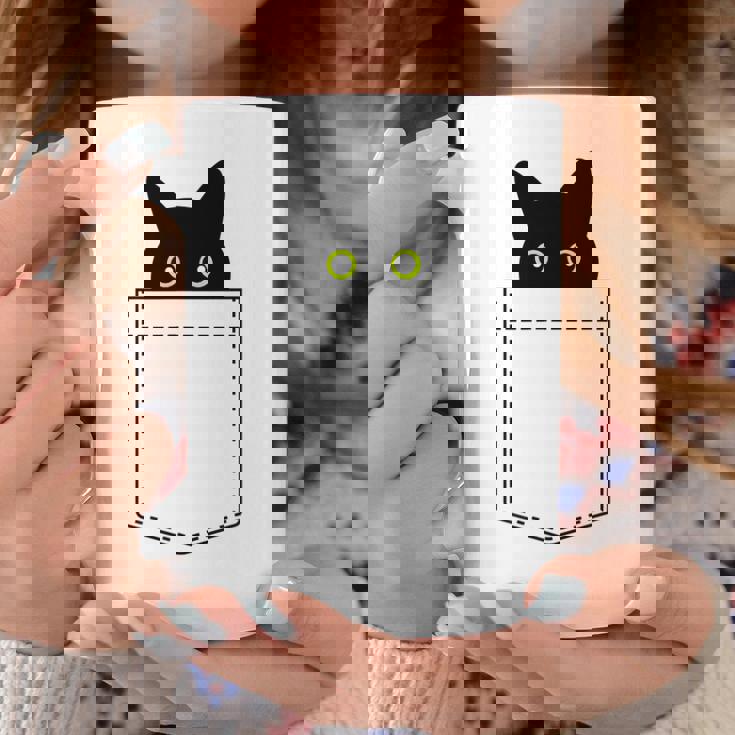 【ポケットから覗くネコ】黒猫 にゃんこ 猫好き 猫 可愛い ネコ 子猫 ネコ好き 面白い 変な 遊び心 ネタ ウケ狙い コーヒーマグ 面白い贈り物