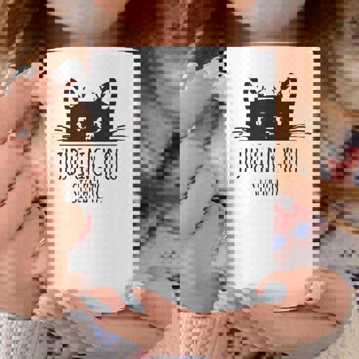 あなたを静かに判断します コーヒーマグ 面白い贈り物