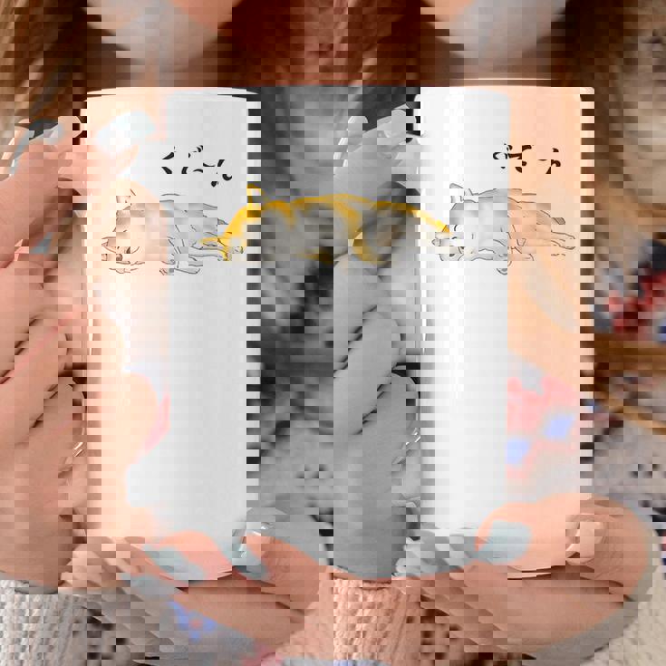 ぐでーんとくつろいでいる柴犬 コーヒーマグ 面白い贈り物