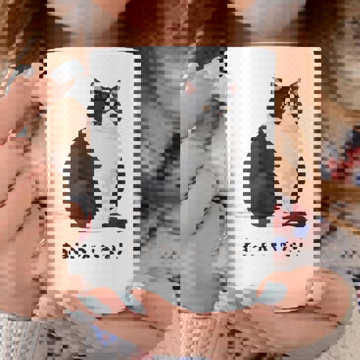 ねこのいいなり 猫 ネコ ぽっちゃり ハチワレ猫 黒白猫 白黒猫 イラスト 猫好き おしゃれ かわいい コーヒーマグ 面白い贈り物