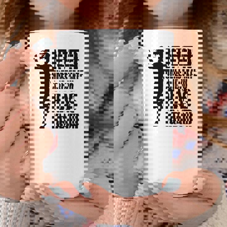 カヴァディを演じる少女を決して過小評価しない コーヒーマグ 面白い贈り物