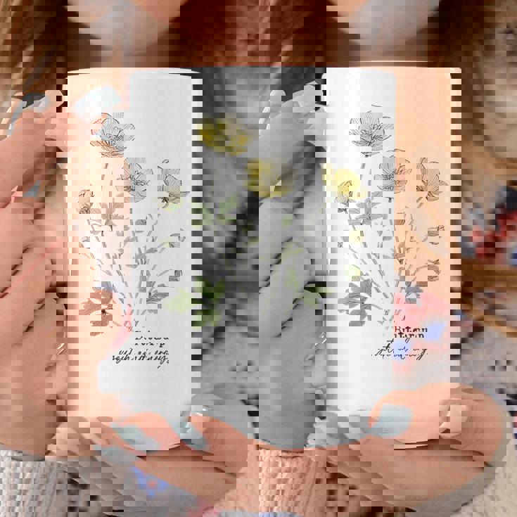 キンポウゲ 花柄 ボタニカルtシャツ ヴィンテージ 自然 野花 アート コーヒーマグ 面白い贈り物