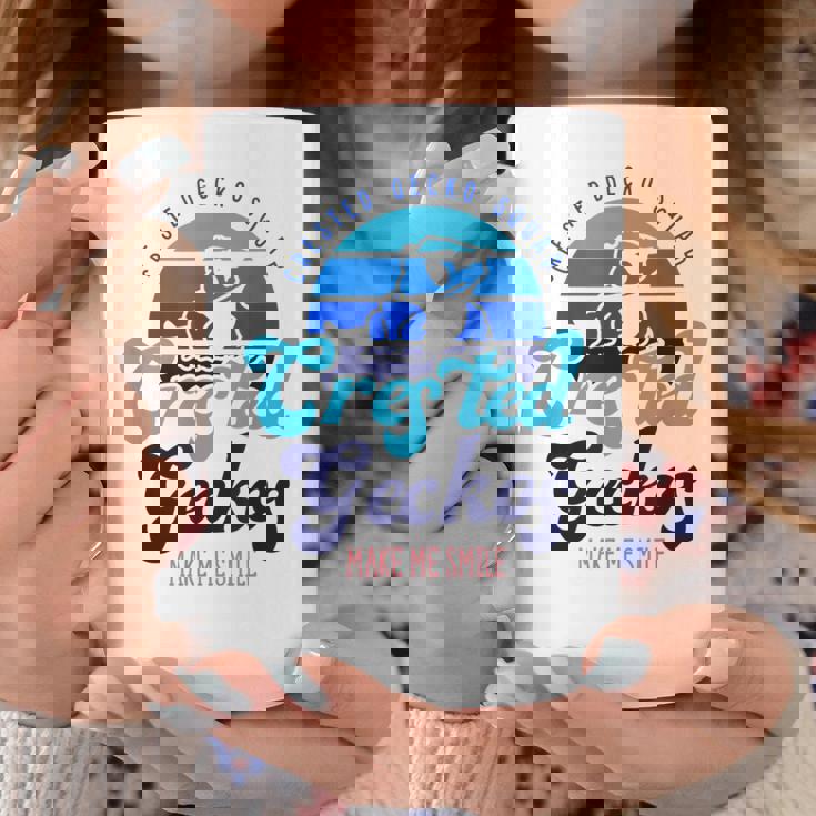 クレステッドゲッコーは私を笑顔にする エキゾチックなトカゲ コーヒーマグ 面白い贈り物