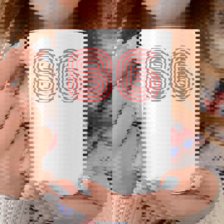 クールなレトロなレタリングジャージ、背番号86 1986 コーヒーマグ 面白い贈り物